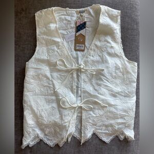 Gimmicks by BKE White Sleeveless Tie Front Top